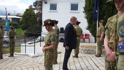 lvrsl_remembrance day 2023_ andrew_mcshane_at_the cenotaph_ex peter_dane